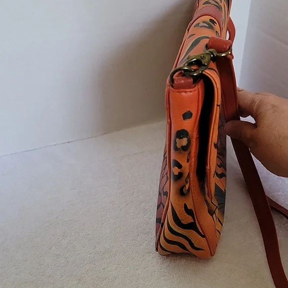 Anuschka hand painted leather medium flap messenger - Picture 8 of 16